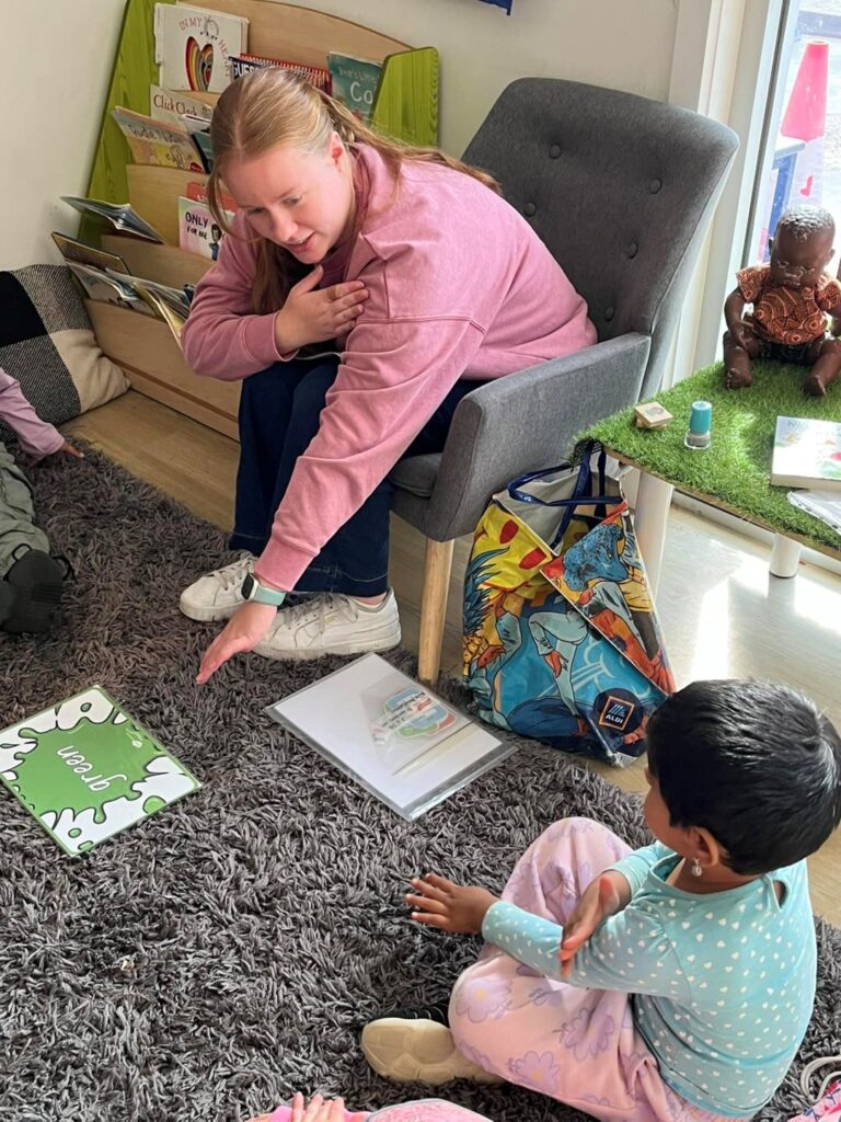 Weekly Auslan program at Aspire White Hills